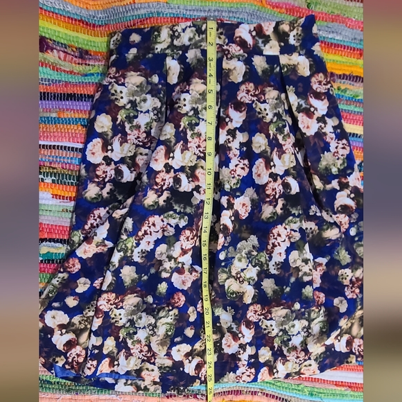 Floral Skirt size Large - Picture 4 of 8